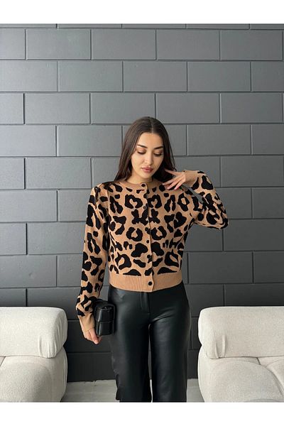 charm butik Cardigan de tricotaj crop cu nasturi cu imprimeu leopard de damă