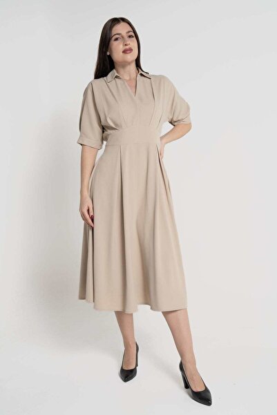 mica فستان بطول الركبة بأكمام قصيرة وكسرات عند الخصر