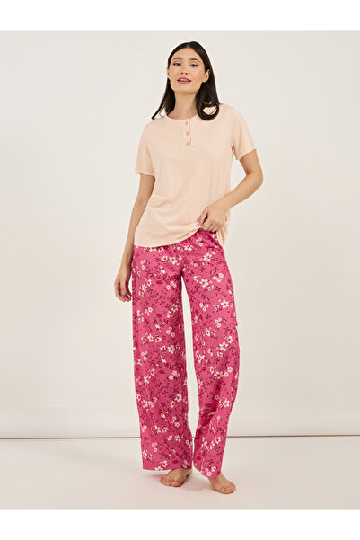 Styli طقم بيجامة بطبعة زهور صغيرة وقميص تي شيرت مضلع