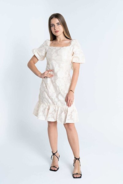 mica Short Embroidered Dress with Square Neckline and Short Sleeves