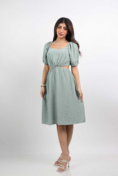 mica فستان قصير سادة بخصر مفتوح وأكمام قصيرة