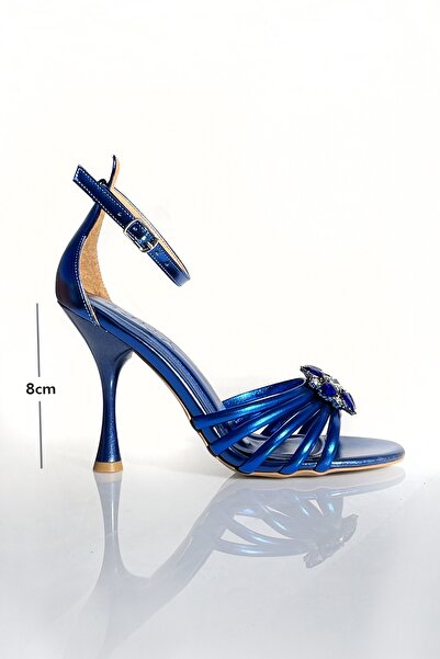 BRITY حذاء نسائي بكعب عالي مع تفاصيل حجرية لامعة معدنية