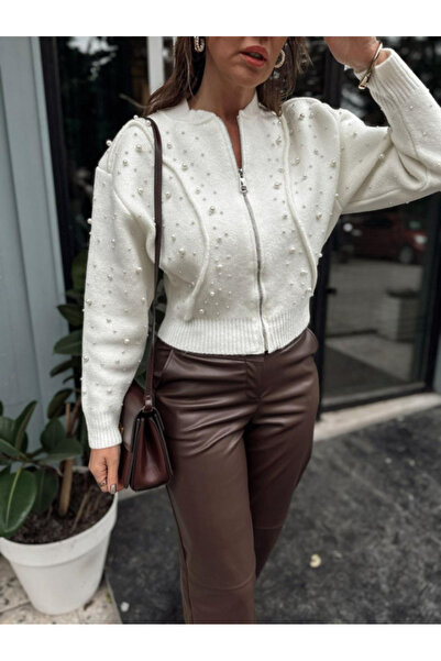 Store İNCİ DETAYLI EKRU HIRKA