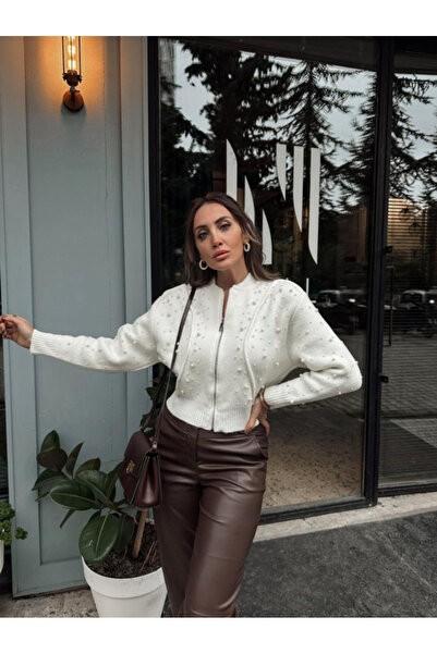 Store İNCİ DETAYLI EKRU HIRKA