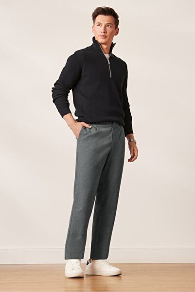 Tchibo بنطال تشينو سادة بقصّة عادية للرجال، رمادي