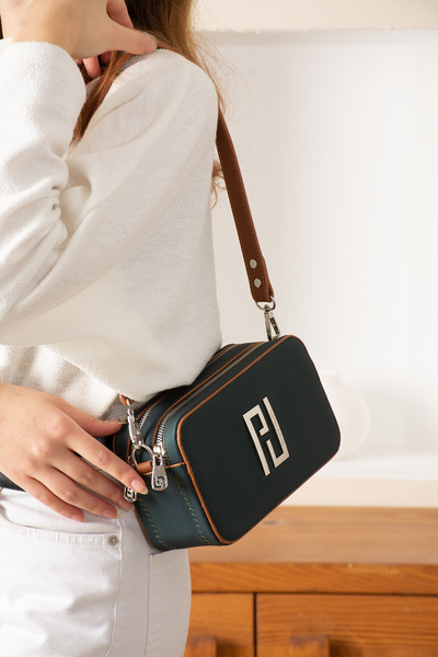 Just Polo Kadın Yeşil Taba Çapraz Askılı 2 Bölmeli Kutu Mini Omuz Ve El Çanta...