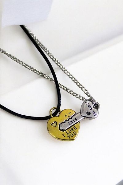 MakeWell Magnetic Heart Lock Design Magnetic Necklace Set of 2 Lover Necklace