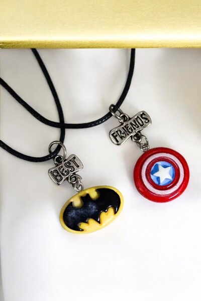 MakeWell Batman ve Kaptan Amerika Tasarımlı Best Friends 2li Genç ve Çocuklar İçin Kolye
