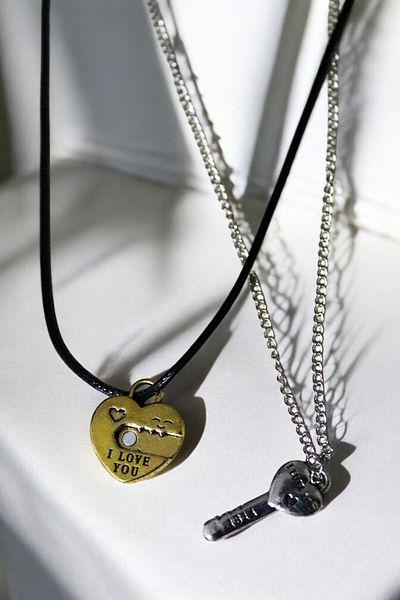 MakeWell Magnetic Heart Lock Design Magnetic Necklace Set of 2 Lover Necklace