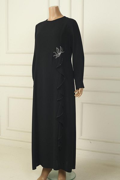 By Saygı Rochie lungă din crepon, cu volan, brodat cu flori de piatră