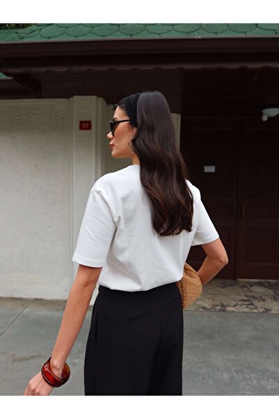 ESRAHELVACI Leo Embroidered Ecru T-Shirt