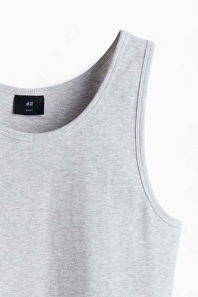 H&M قميص صدرية مضلعة بقصّة Slim Fit