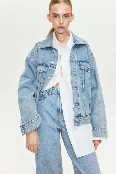 H&M بنطال جينز واسع وواسع وذو قصة منحنيات