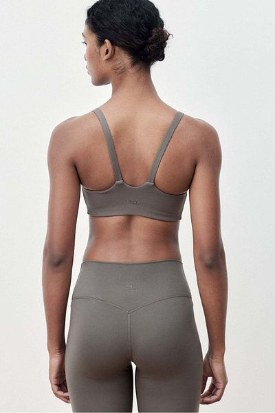 H&M حمالة صدر رياضية بدعم متوسط من SoftMove™