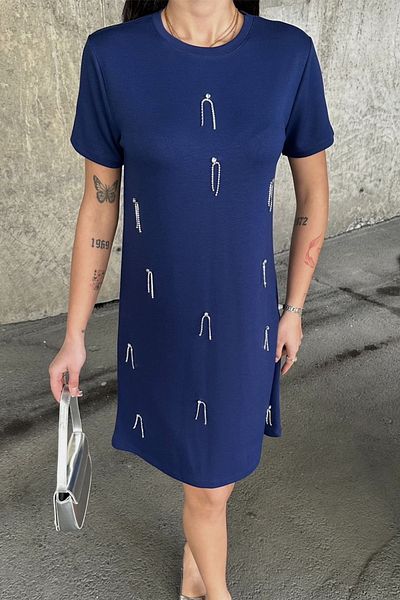 Ded COLLECTION Rochie de damă cu mânecă scurtă, cu lanț în față și cu detalii de piatră, din țesătură modal, până la genunchi