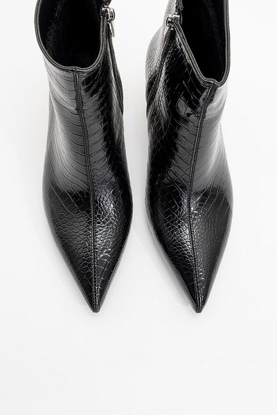 LuviShoes Γυναικείες μπότες με λεπτό τακούνι NOYA με μαύρη στάμπα