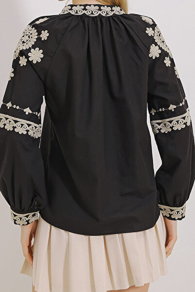 VAGGON Women's Black Judge Collar Embroidered Woven Blouse