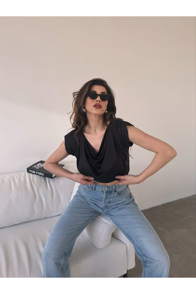 Fav Style Γυναικεία μπλούζα με λαιμόκοψη με επένδυση από δαντέλα, μαύρη