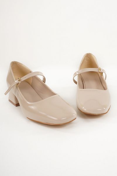 Eray Women's Beige Patent Leather Blunt Toe Belt Detailed Short Heel Ballet Shoes