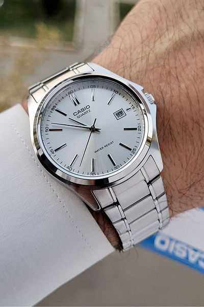 Casio ساعة يد رجالية فضية اللون