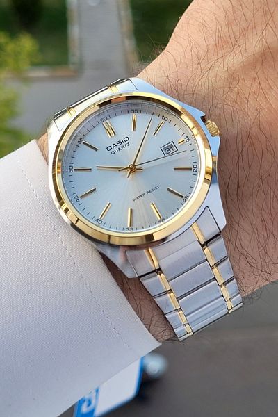 Casio ساعة يد رجالية باللون الذهبي والفضي