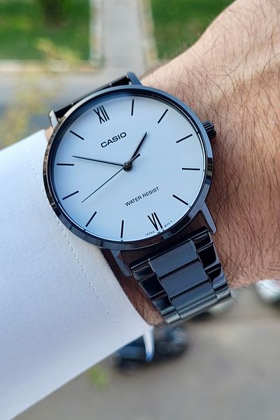 Casio ساعة يد رجالية باللون الأسود مع قرص أبيض