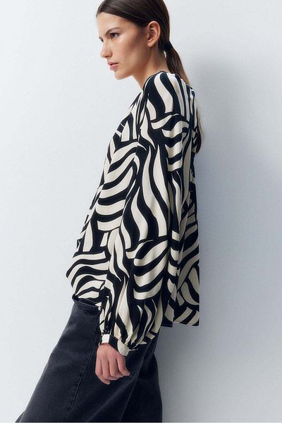 H&M Balloon-sleeved blouse