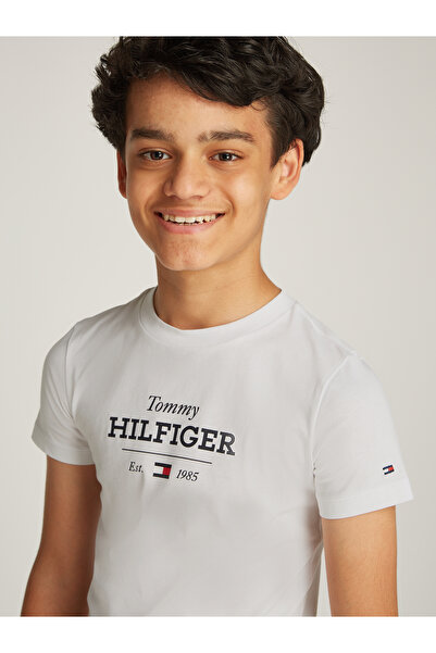 Tommy Hilfiger تي شيرت تومي هيلفيغر للأولاد باللون الأبيض