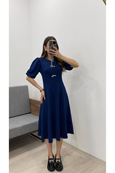 Nazline ЖІНОЧА СУКНЯ З ДЕТАЛЯМИ У ВИГЛЯДІ БАНТІВ, З ГНУЧКОЮ ТКАНИНОЮ, МІДІ-ДОВЖИНОЮ