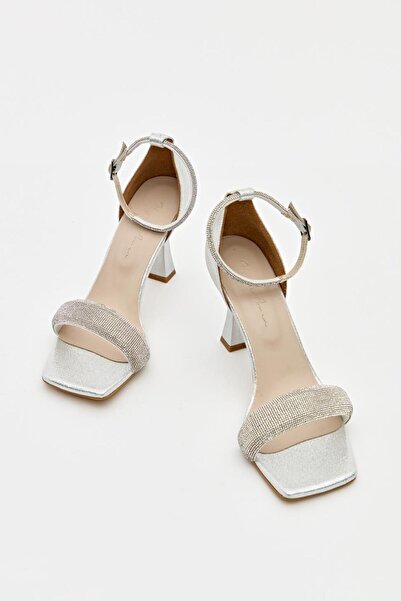 Hayati Arman Women's Single Strap Ankle Buckle Evening Dress Shoes Lame