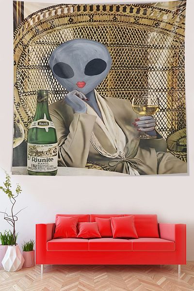 uygun dekor Tapiserie din țesătură Alien Enjoying with Nail Polish and Lipstick - Pânză de perete și covor
