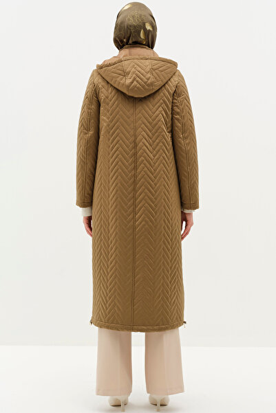 Tuğba Fermuar Yırtmaçlı Kapitone Kaban - Olive