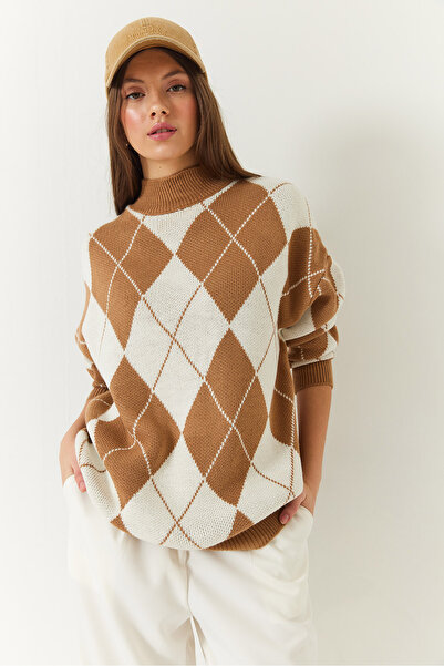 Bianco Lucci Women's Diamond Patterned Half Turtleneck Oversize Thick Knitwear Sweater 60261376