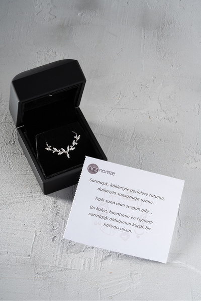 Nereze 925 Ayar Gümüş Işıklı Kutuda Rodyum Kaplama Mekik Taşlı Zarif Sarmaşık...