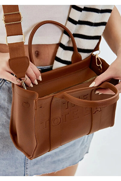 farfara Rien Model fekete női közepes kézitáska