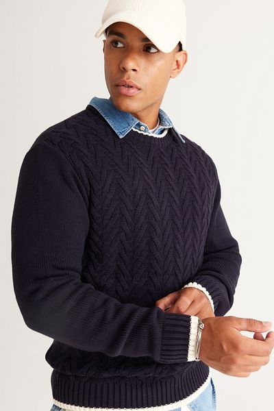 AC&Co / Altınyıldız Classics Gemusterter Strickpullover für Herren in Marineblau mit normaler Passform und normalem Schnitt und Rundhalsausschnitt