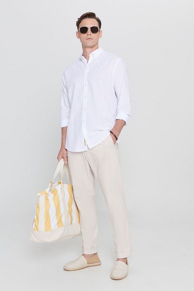AC&Co / Altınyıldız Classics Weißes Leinen-Freizeithemd im Comfort Fit – Relaxed Fit, geknöpfter Kragen
