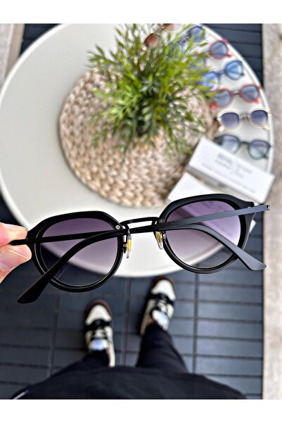 WATCHOFROYAL Black Sunglasses - UV-400 Protected, Comfortable to Use, for Women and Men Re0088