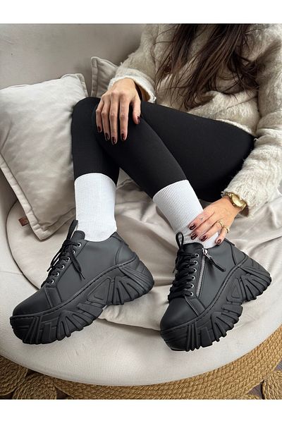 İnan Ayakkabı PANTOFI DE FEMEIE DE CULOARE NEGRĂ DETALII CU FERMOAR TALPA ÎNALTĂ (9 CM)