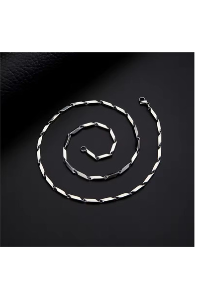 PURE BERRY قلادة من الفولاذ المثلث المكعب