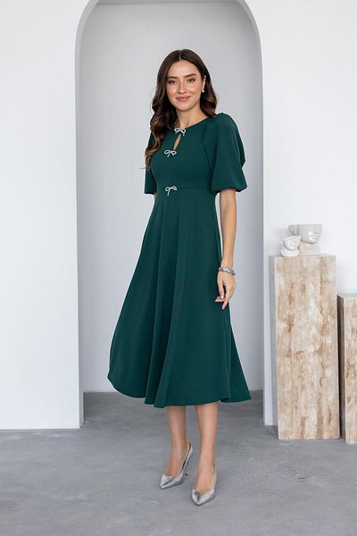 Deafox Midikleid aus smaragdgrünem Kreppstoff mit Schleifendetail und tiefem Ausschnitt auf der Brust