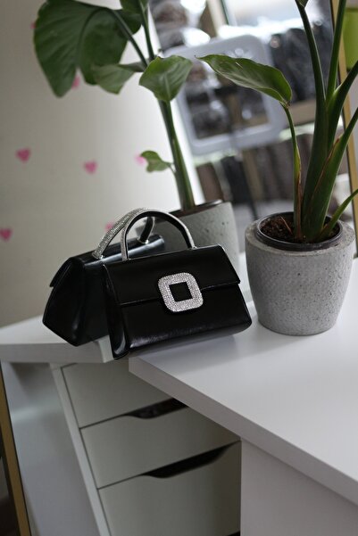 Moom Bag Γυναικεία τσάντα ώμου για βραδινό φόρεμα με λεπτομέρεια από μαύρη τε...