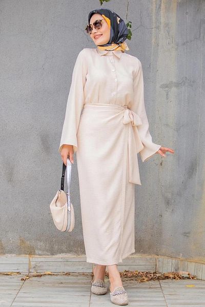 Tesettür Diyarı Γυναικεία Ρούχα Hijab - Σετ με λεπτομέρεια φούστα και πουκάμισο στο πλάι, ύφασμα Melage, κρέμα