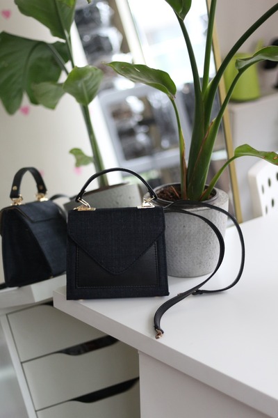 Moom Bag Γυναικείο ματ μαύρο τζιν με λεπτομέρεια και λαβή συγκράτησης Τσάντα ...