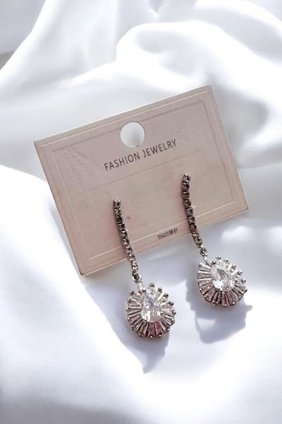 PETEK AKSESUAR Elegant Baguette - Zirconia Stone Detailed Drop Salkim Earrings 4 cm