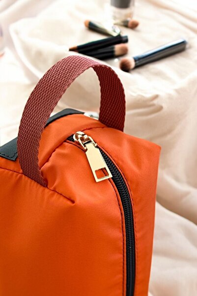 Aggu Bebe حقيبة مكياج أنيقة للجنسين باللون البرتقالي - الأسود مع تفاصيل جلدية