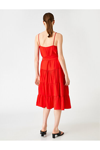 Koton Trägerloses Midikleid mit Rüschen und Gürtel in Satin-Optik