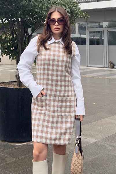 Juuuj Дамска бежова рокля от туид с двоен джоб, квадратна яка, дебела презрам...