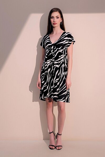 Juuuj Жіноча чорна коротка рукав Повсякденний стиль V-подібний виріз Плісирована сукня середньої довжини