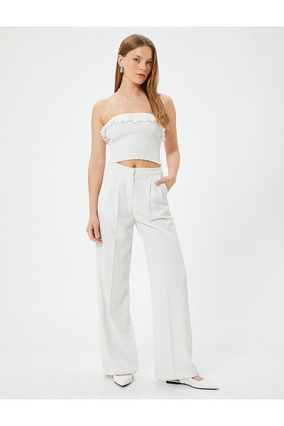 Koton Crop Top bez ramínek – nabíraný a lemovaný detail
